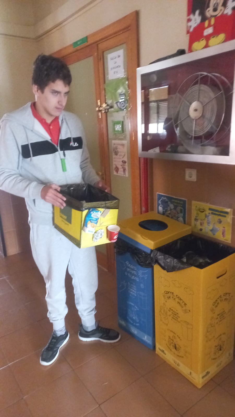 La imagen tiene un atributo ALT vacío; su nombre de archivo es a1.jpg
